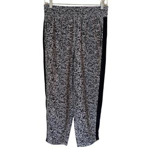 LULULEMON For Love Crop Pull On Pants  black & white soft capri Size 6